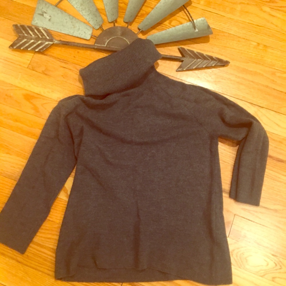 TALBOTS charcoal gray sweater Size M